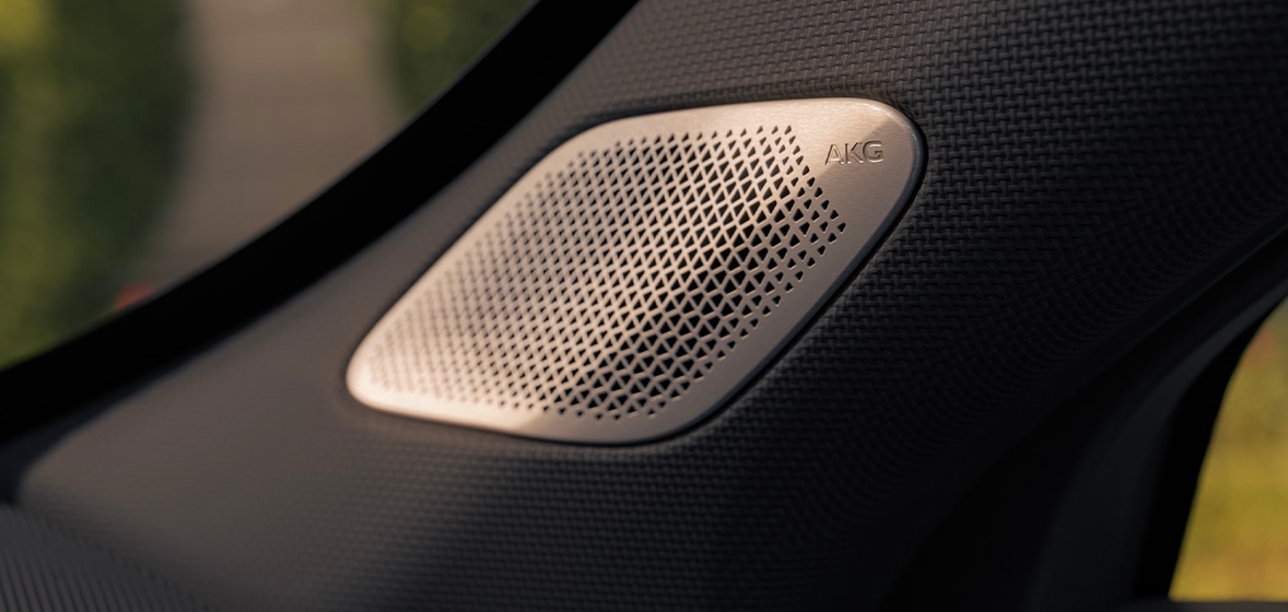 Cadillac XT4 2025 con sistema de audio AKG con 13 bocinas