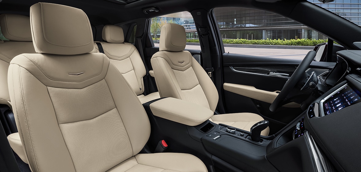 Cadillac Escalade-V 2024, camioneta grande de lujo con asientos en piel DELUX
