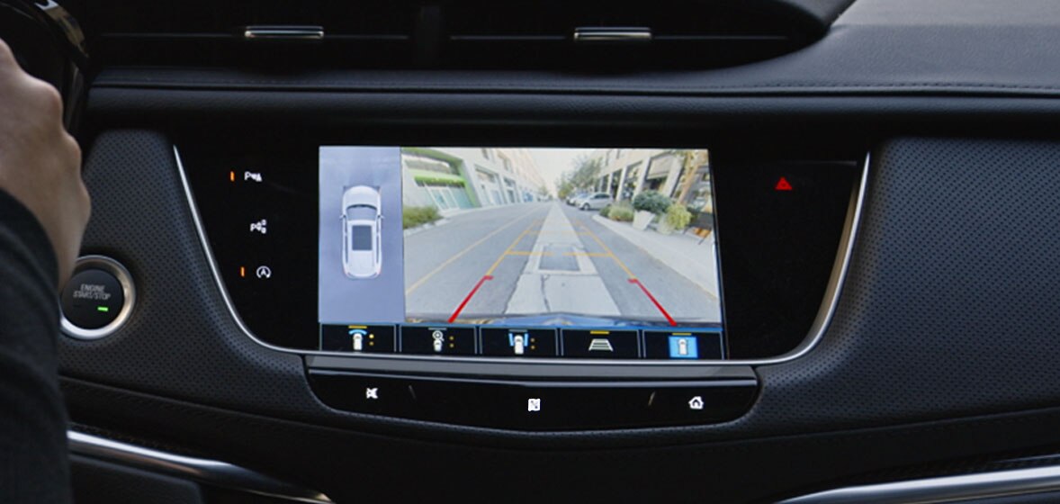 Camioneta grande de lujo, Cadillac Escalade-V 2024, cuenta con detección de peatones frontal y trasera