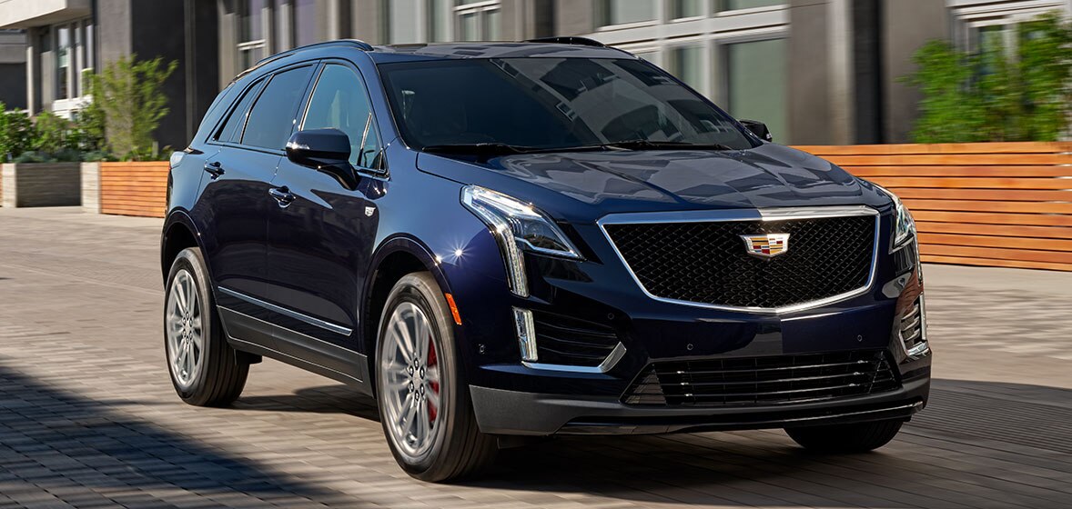 Camioneta grande de lujo, Cadillac Escalade-V 2024, cuenta con asistente de frenado y estacionado delantero