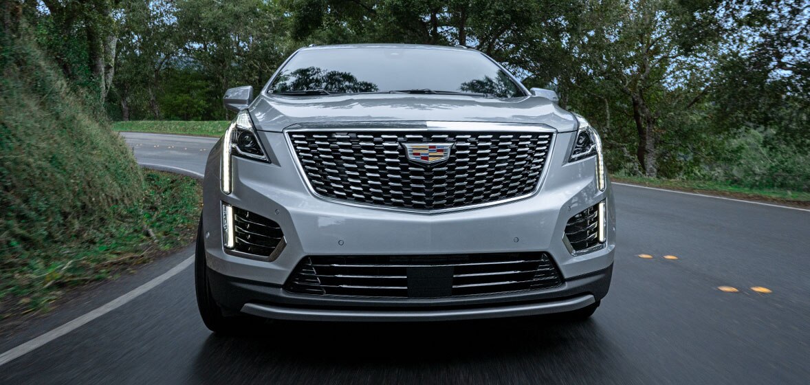 Camioneta grande de lujo, Cadillac Escalade-V 2024, cuenta con cámara 360 que brinda mayor seguridad al manejar