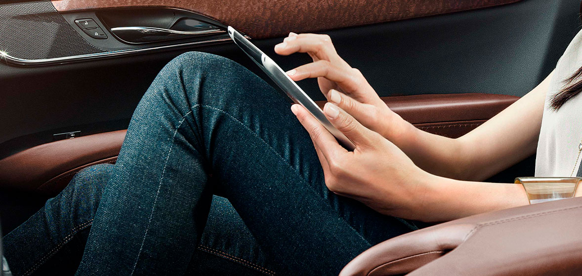 Camioneta grande de lujo, Cadillac Escalade 2024, viene equipada con Alexa