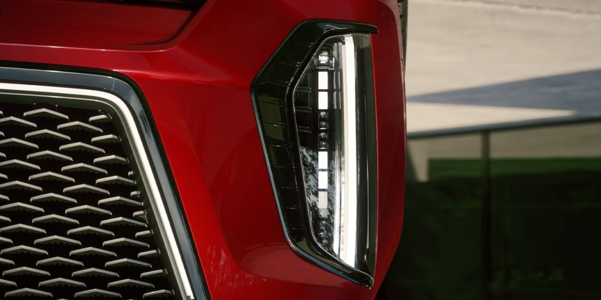 Iluminación coreografiada en Cadillac Escalade-V 2026