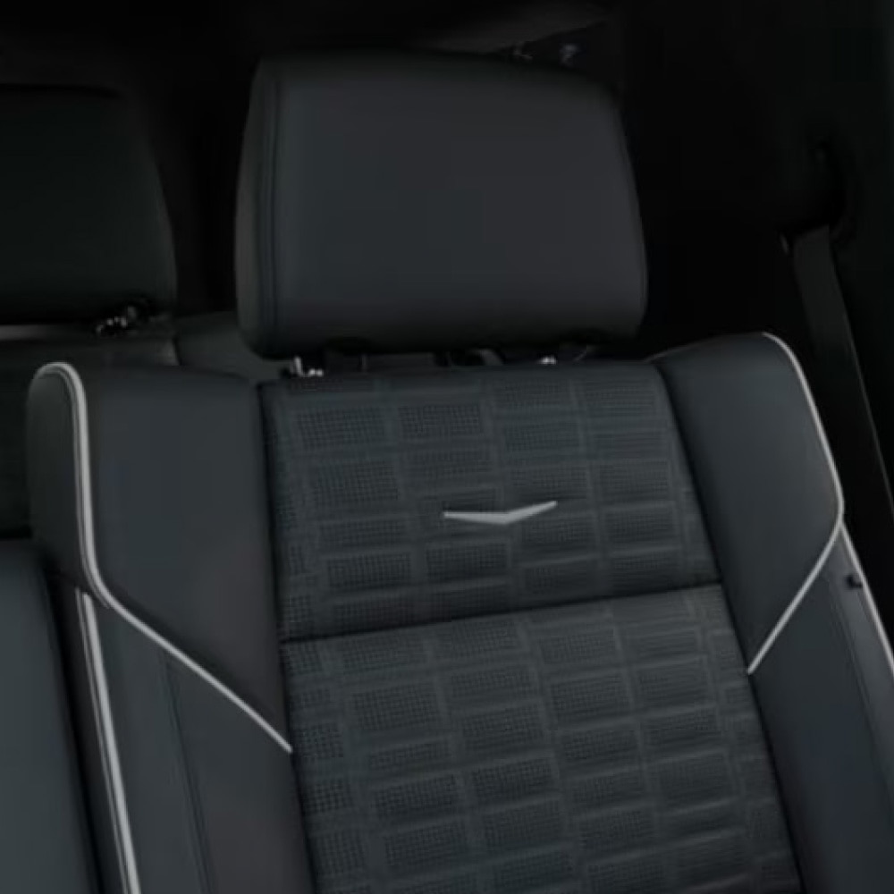 Asientos exclusivos V-Series en piel deluxe en Cadillac Escalade-V 2026