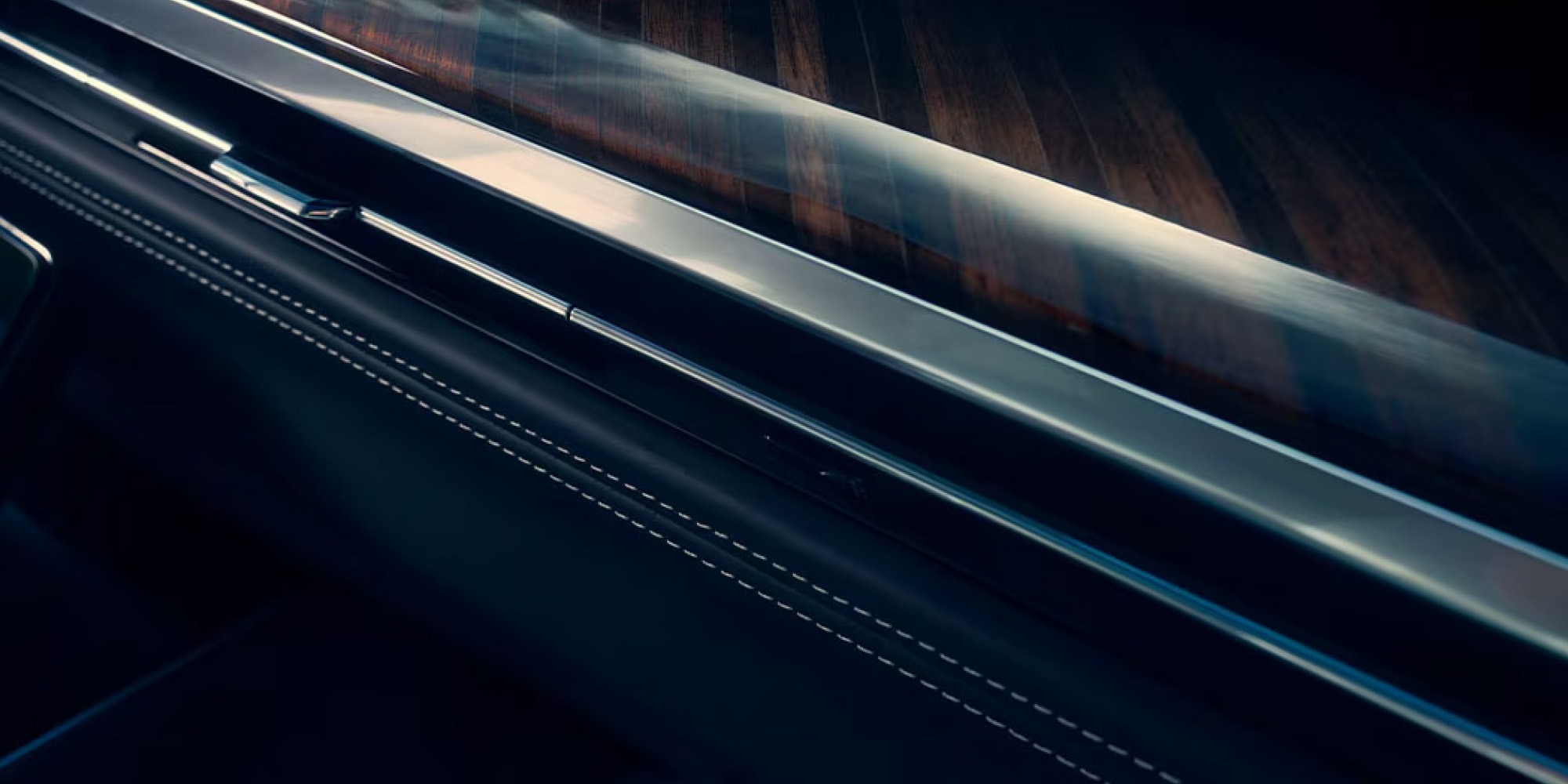 Materiales exclusivos en el interior de Cadillac Escalade-V 2026, SUV grande de lujo