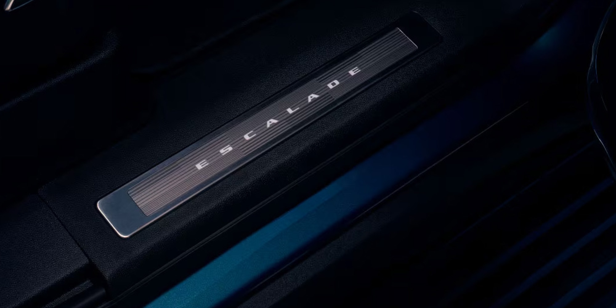 Solera iluminada con logo de Cadillac Escalade-V 2026