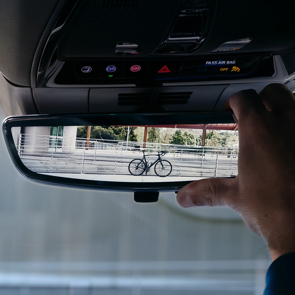 Espejo electrocrómico con proyector de una segunda cámara de visión trasera, SUV eléctrica de alto rendimiento. 