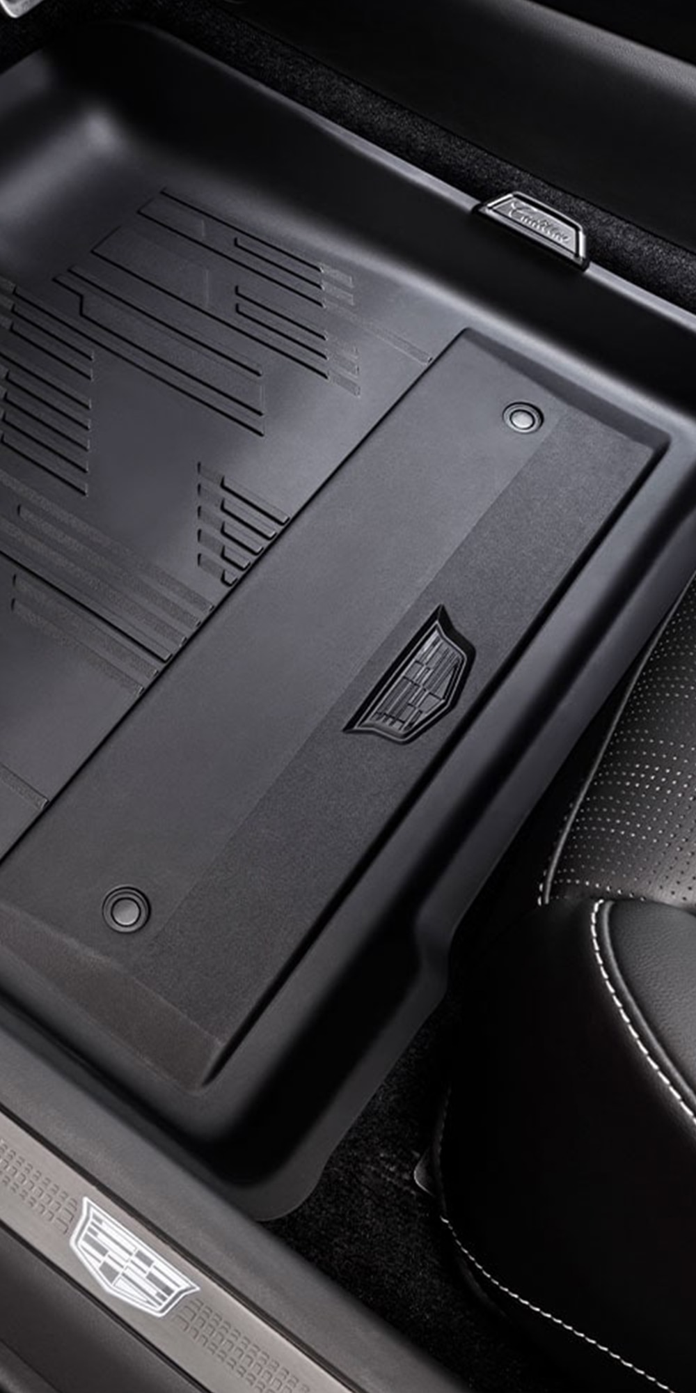  OPTIQ 2026, tapete de vinil rígido de 1ra y 2da fila con logo Cadillac