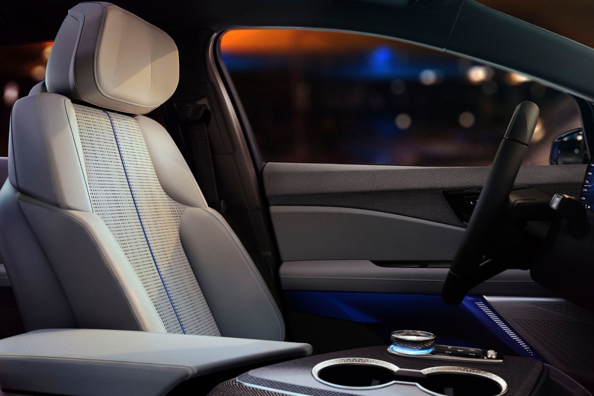 Disfruta del lujo en el manejo de Cadillac OPTIQ 2026