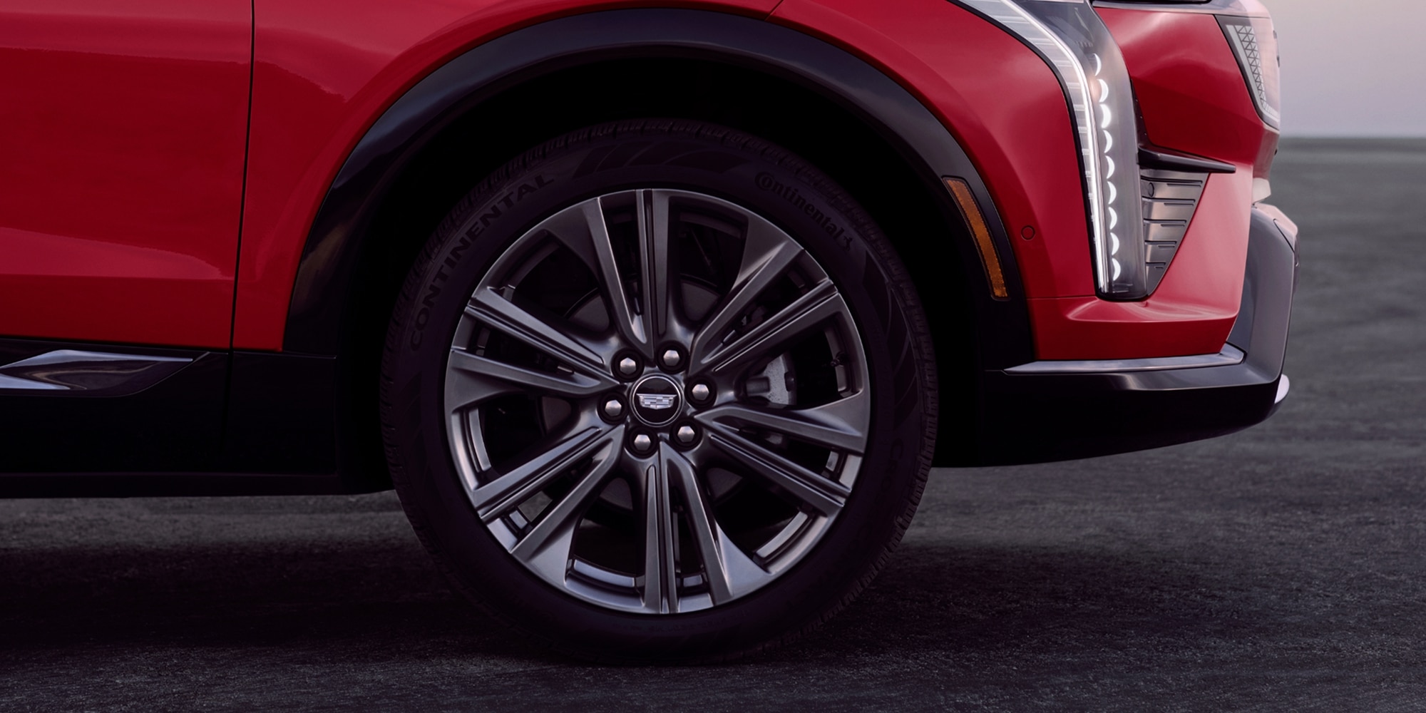 Cadillac OPTIQ 2027 con rines de aluminio de 21 pulgadas