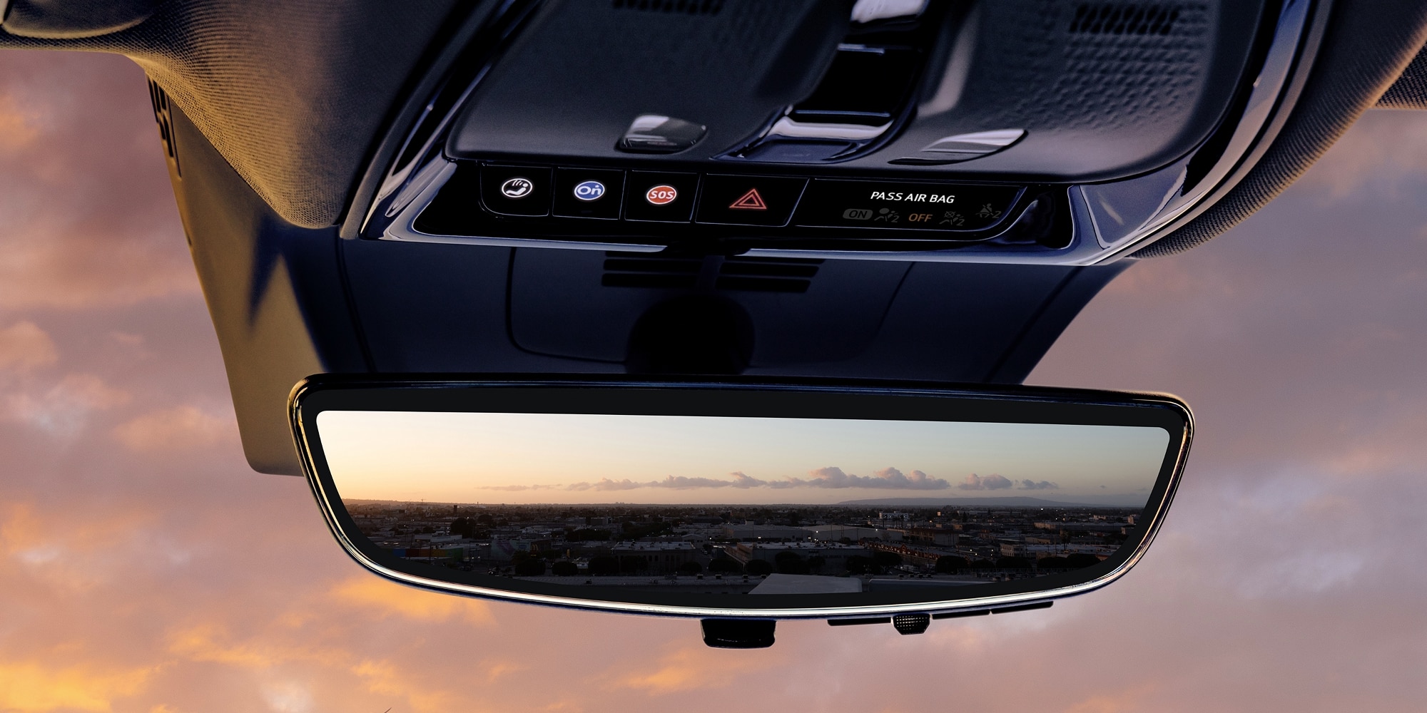 Cadillac OPTIQ 2027 con espejo retrovisor y servicios OnStar