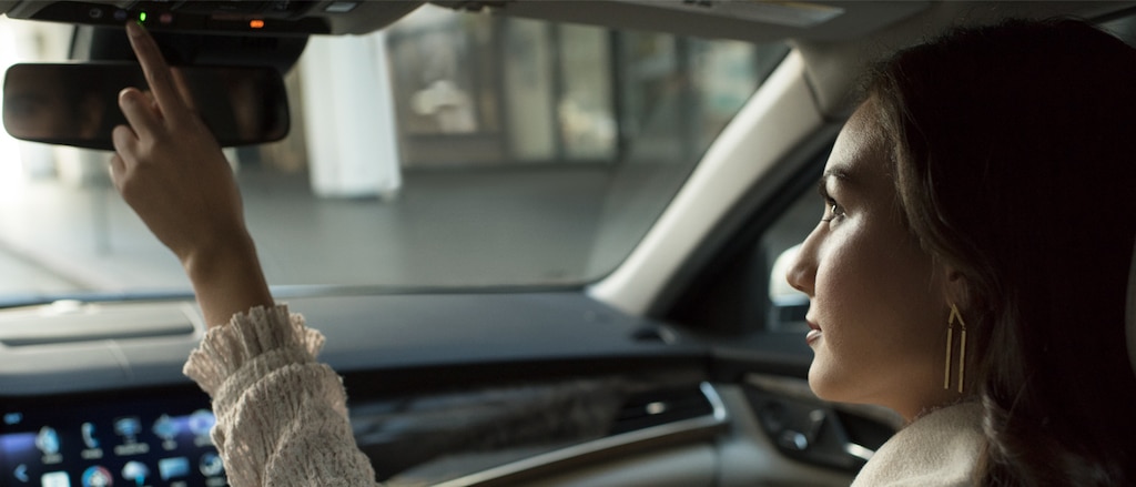 Los vehículos Cadillac cuentan con info entretenimiento y Cadillac User Experience 3.0 para conectar tu smartphone